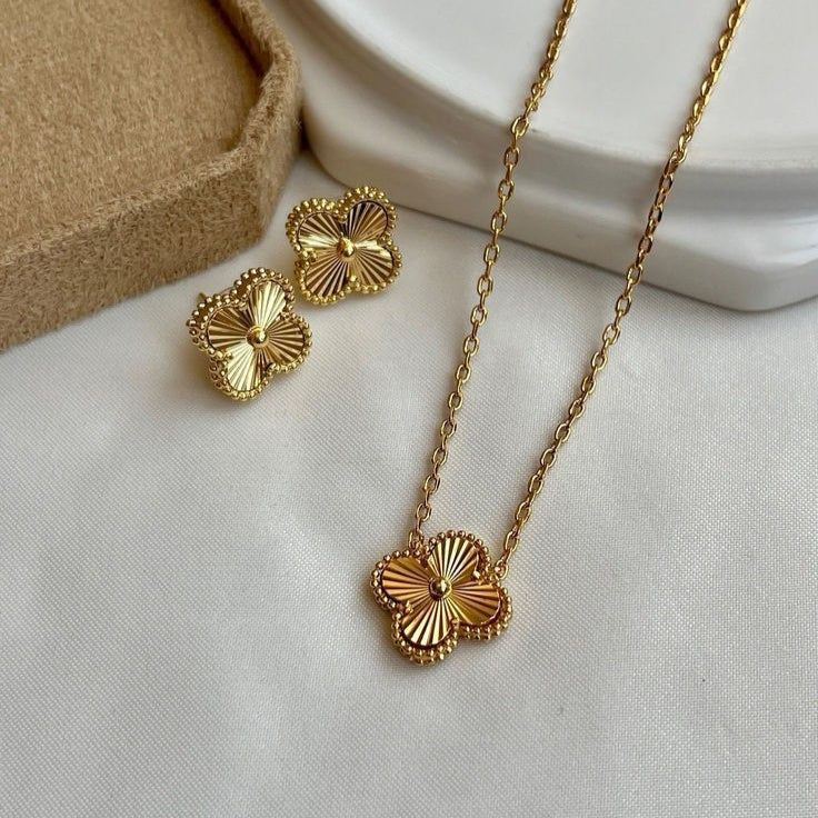 Clover Sett i Gull