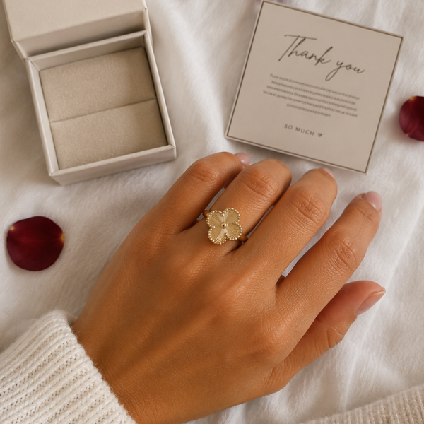 Clover Ring i Gull
