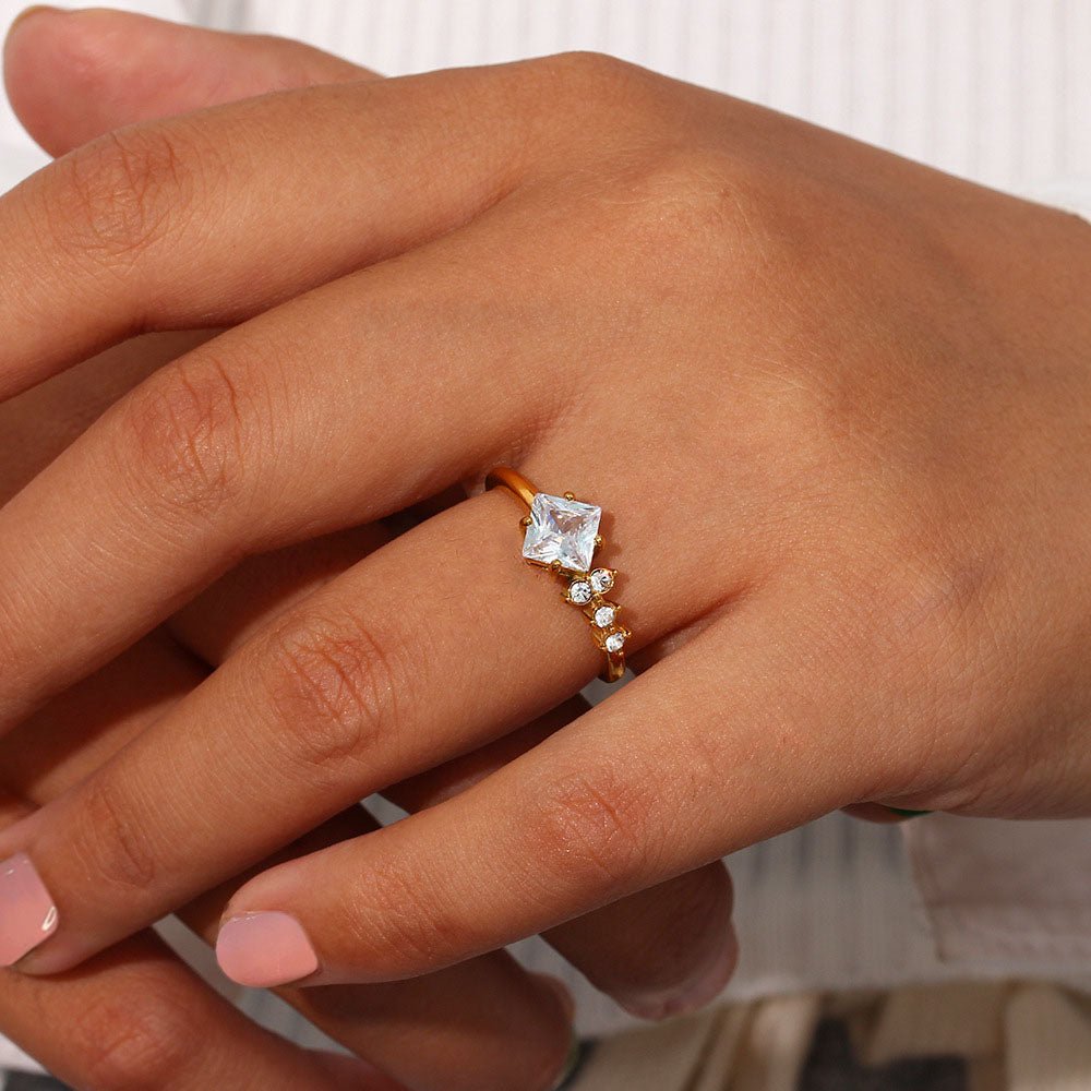 Alaia Glitrende Ring i Gull