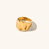Sophie Uregelmessig Ring i Gull