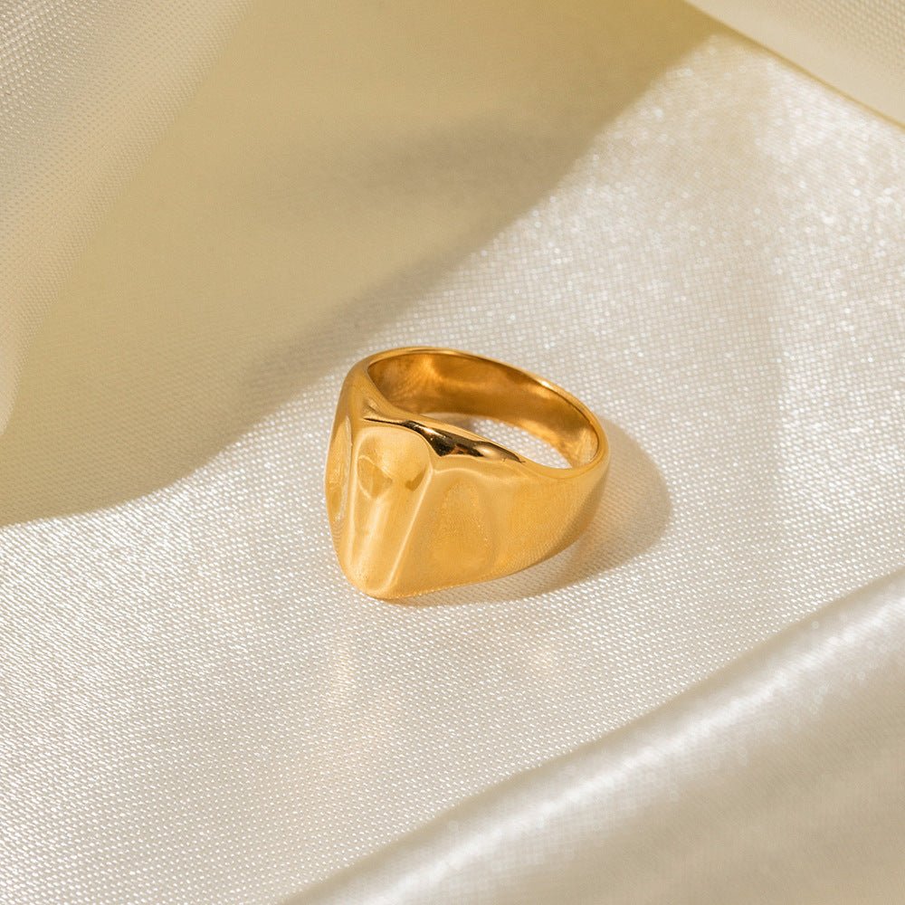 Sophie Uregelmessig Ring i Gull