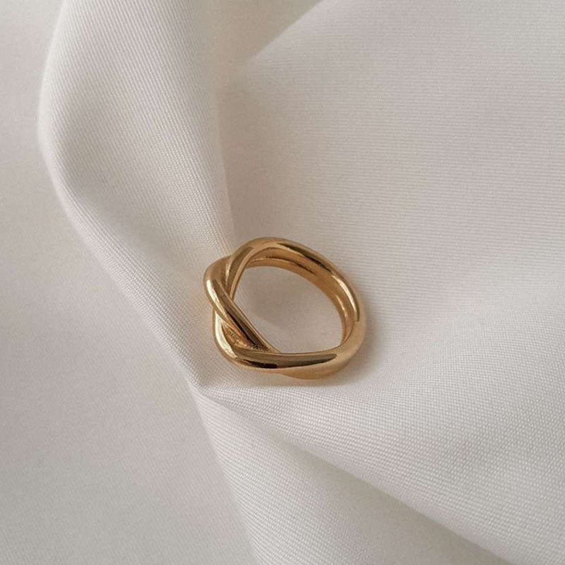 Viola Tvunnet Ring i Gull